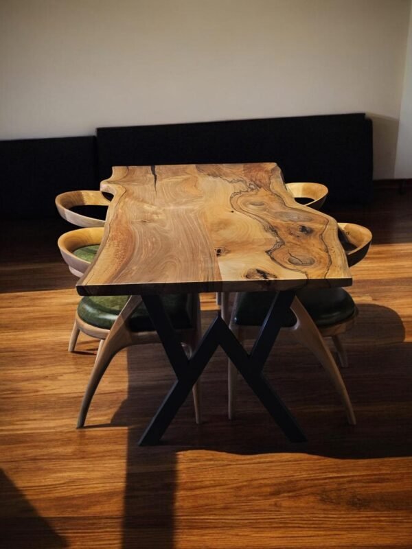 Mesa de jantar em nogueira castanho escuro